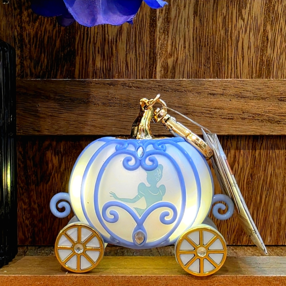 Bath & Body Works, Disney Cinderella Light-Up Carriage Pocketbac Holder & Refill - Picture 2 of 8